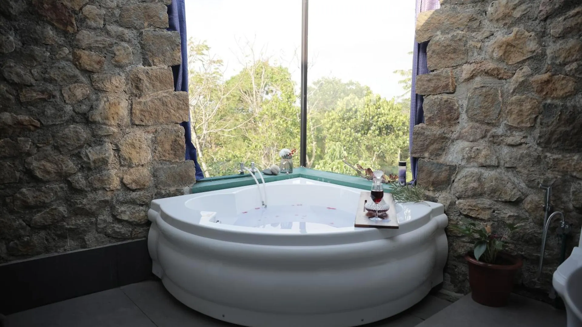 Fifth Estate Villa Vagamon